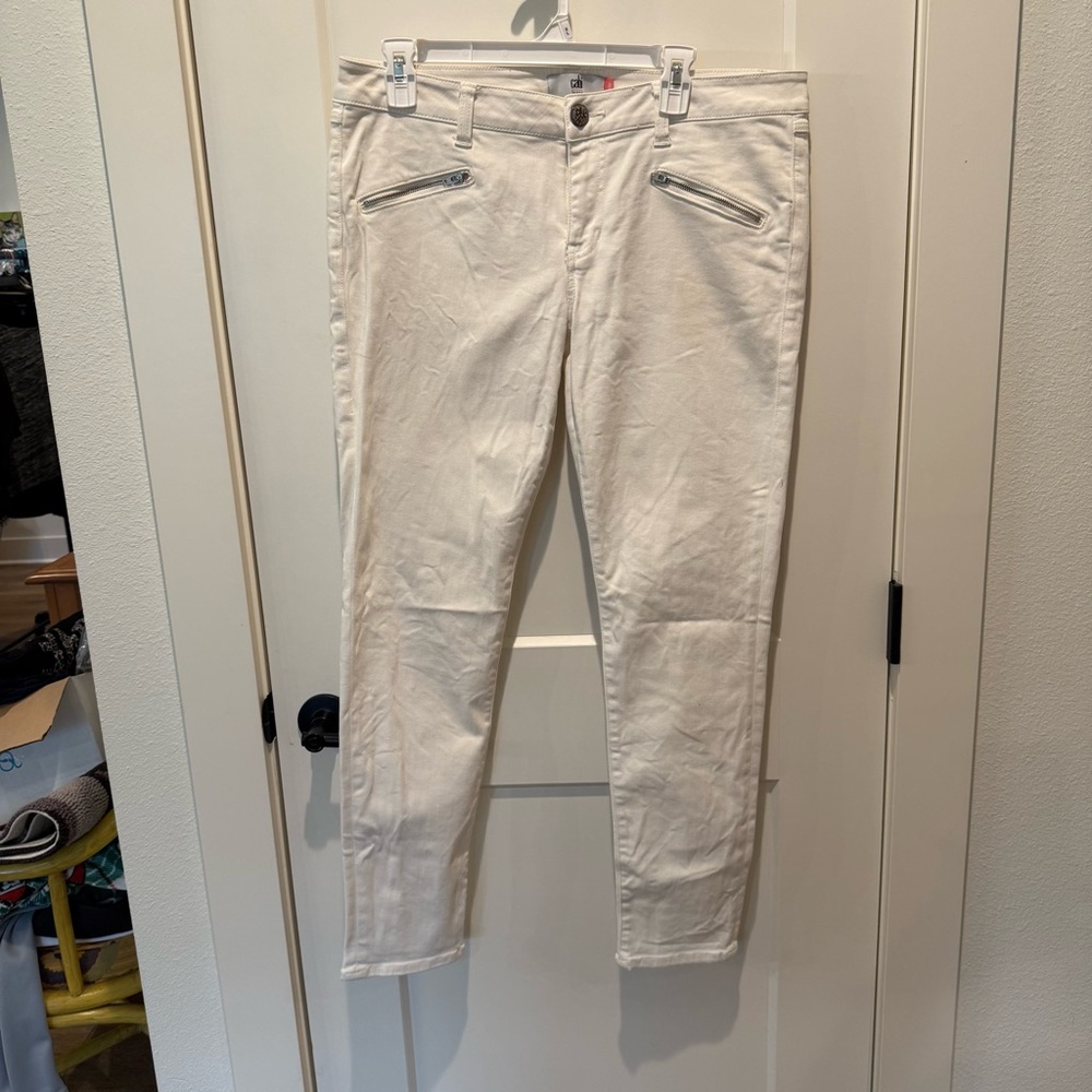 Cabi Ladies Skinny White Jeans. Front Zipper Pockets.  Size 12, Waist 18”